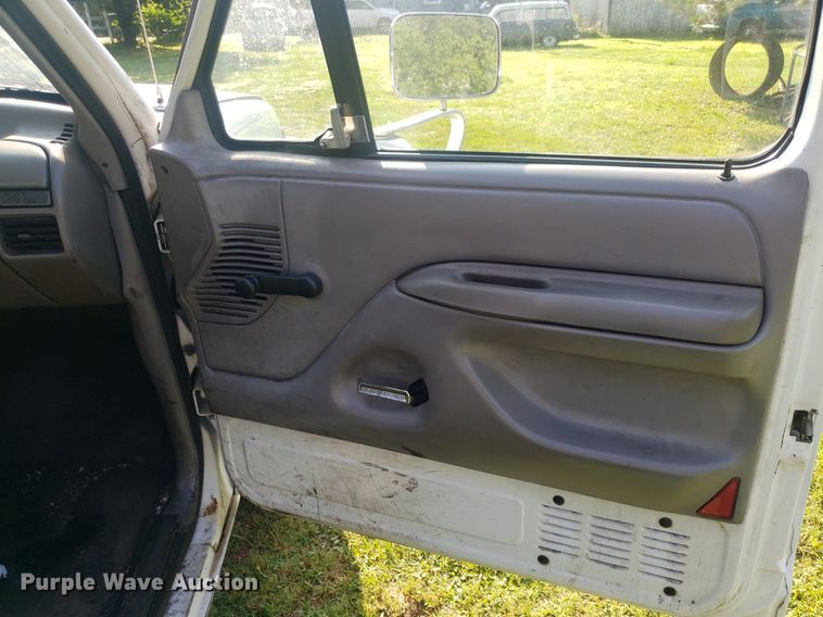 image for item IP9326 1995 Ford F350 XL  Crew Cab pickup truck