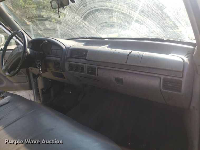 image for item IP9326 1995 Ford F350 XL  Crew Cab pickup truck