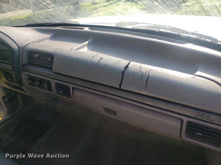 image for item IP9326 1995 Ford F350 XL  Crew Cab pickup truck