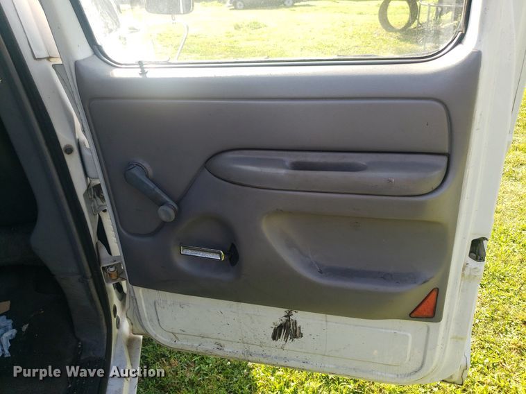 image for item IP9326 1995 Ford F350 XL  Crew Cab pickup truck