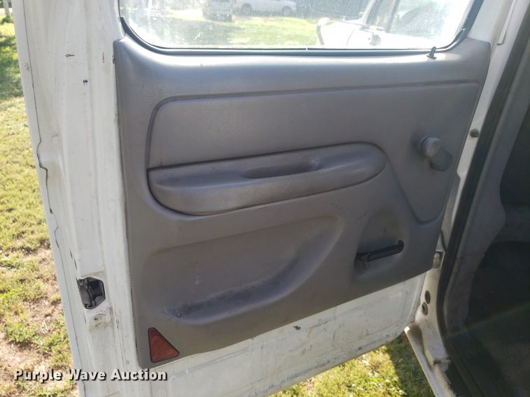 image for item IP9326 1995 Ford F350 XL  Crew Cab pickup truck