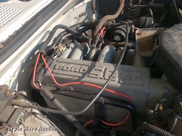 image for item IP9326 1995 Ford F350 XL  Crew Cab pickup truck