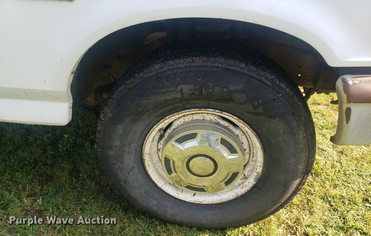 image for item IP9326 1995 Ford F350 XL  Crew Cab pickup truck