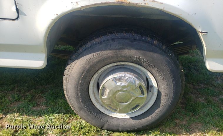 image for item IP9326 1995 Ford F350 XL  Crew Cab pickup truck