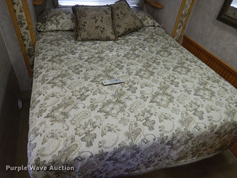 image for item IP9352 2005 Holiday Rambler Atlantis  RV