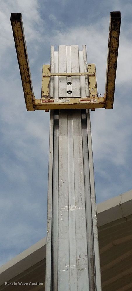 image for item IP9359 Sumner 2025  material lift