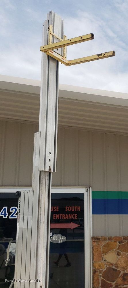 image for item IP9359 Sumner 2025  material lift