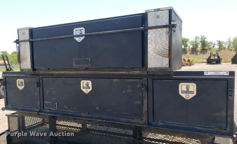 image for item IP9373 2000 Neal  utility trailer