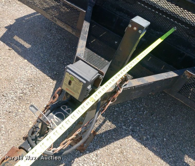 image for item IP9373 2000 Neal  utility trailer