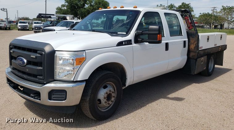 image for item IP9378 2016 Ford F350 Super Duty  Crew Cab flatbed pickup truck