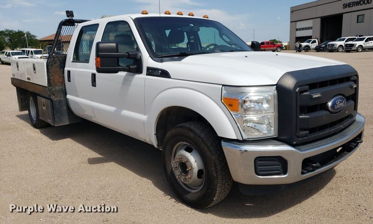 image for item IP9378 2016 Ford F350 Super Duty  Crew Cab flatbed pickup truck