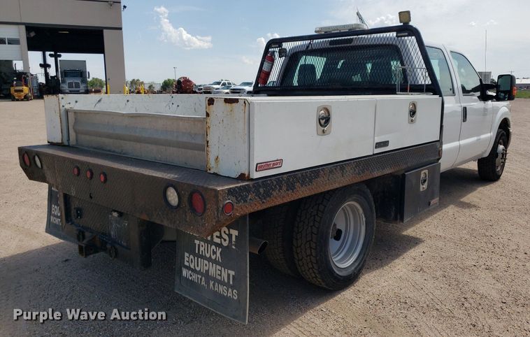 image for item IP9378 2016 Ford F350 Super Duty  Crew Cab flatbed pickup truck