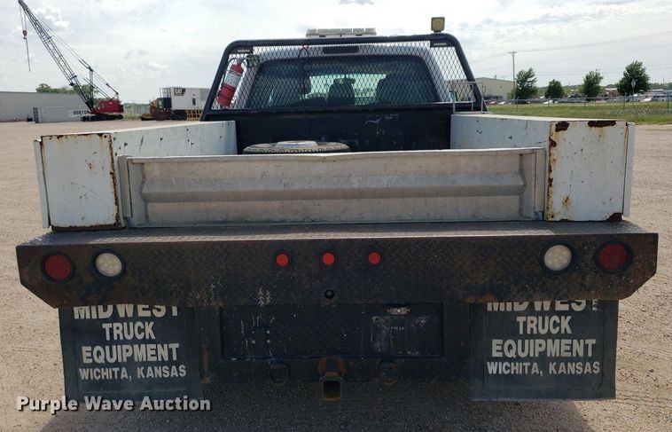 image for item IP9378 2016 Ford F350 Super Duty  Crew Cab flatbed pickup truck