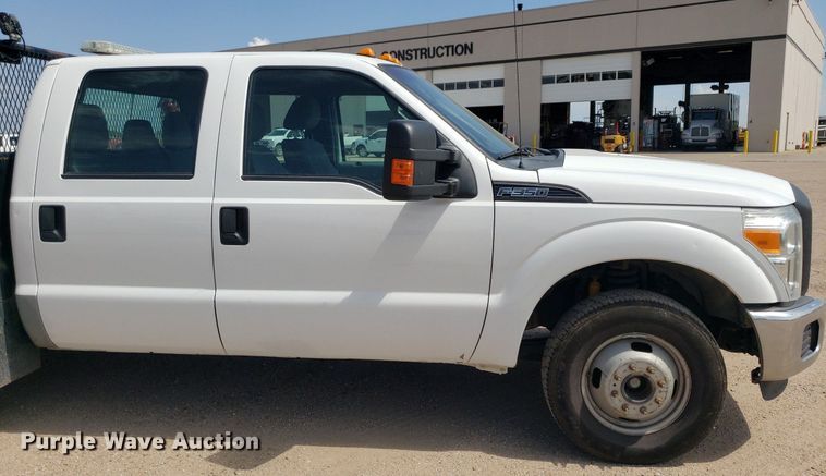 image for item IP9378 2016 Ford F350 Super Duty  Crew Cab flatbed pickup truck