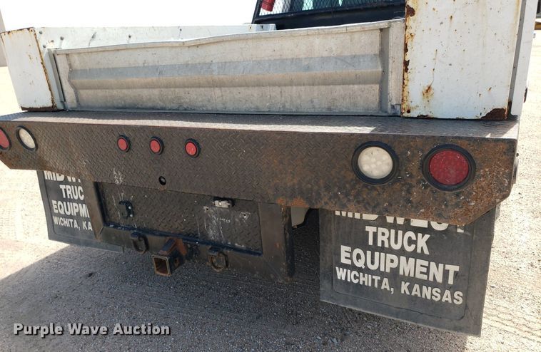 image for item IP9378 2016 Ford F350 Super Duty  Crew Cab flatbed pickup truck