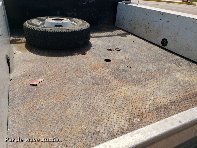 image for item IP9378 2016 Ford F350 Super Duty  Crew Cab flatbed pickup truck