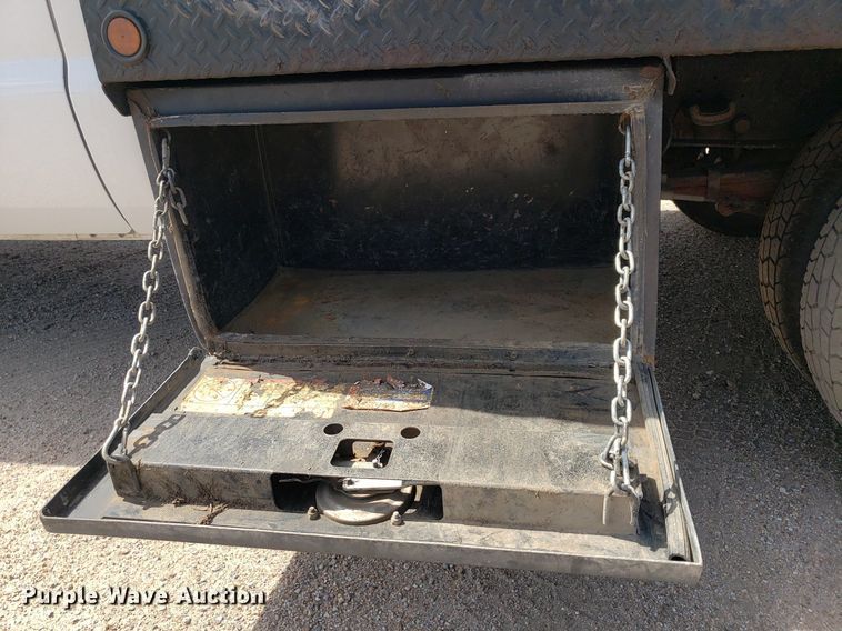 image for item IP9378 2016 Ford F350 Super Duty  Crew Cab flatbed pickup truck