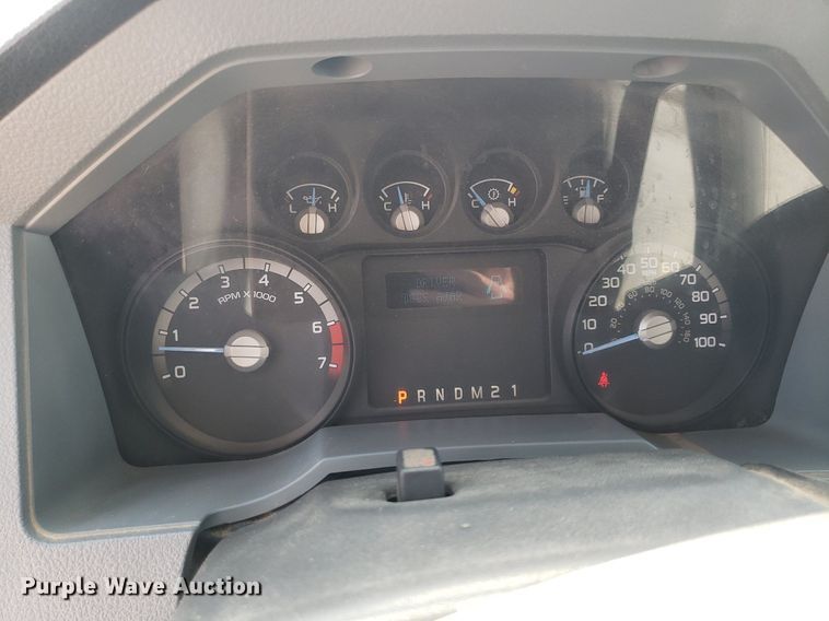 image for item IP9378 2016 Ford F350 Super Duty  Crew Cab flatbed pickup truck