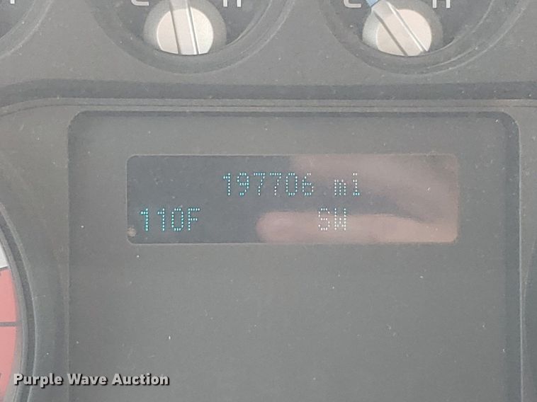 image for item IP9378 2016 Ford F350 Super Duty  Crew Cab flatbed pickup truck