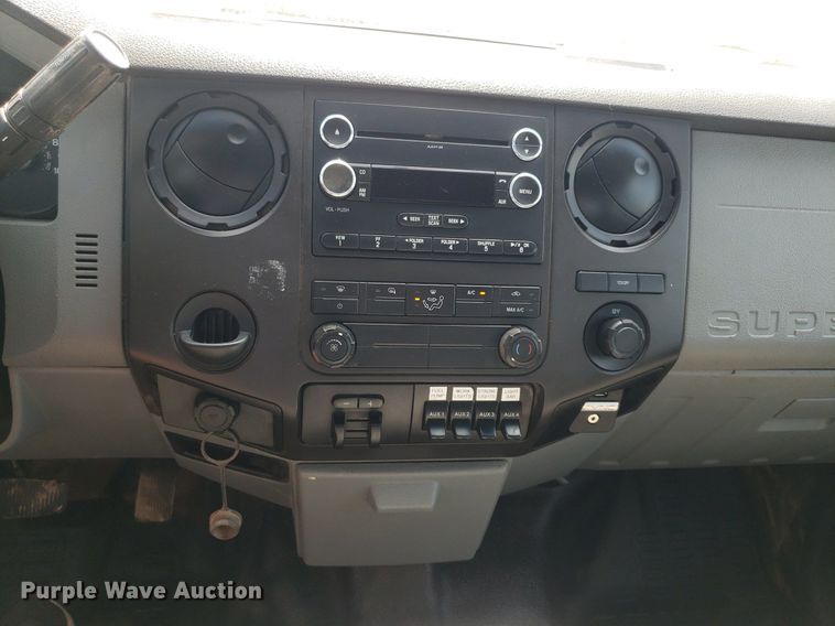 image for item IP9378 2016 Ford F350 Super Duty  Crew Cab flatbed pickup truck