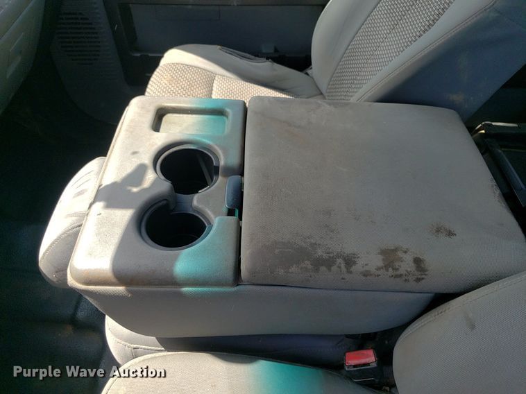 image for item IP9378 2016 Ford F350 Super Duty  Crew Cab flatbed pickup truck