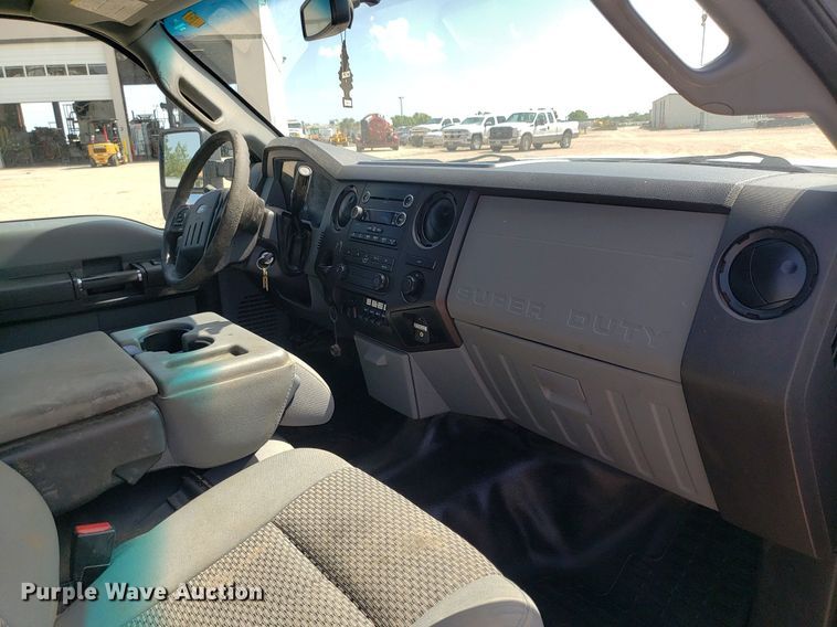 image for item IP9378 2016 Ford F350 Super Duty  Crew Cab flatbed pickup truck