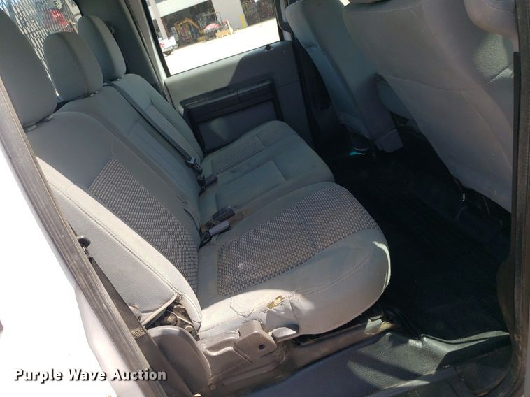 image for item IP9378 2016 Ford F350 Super Duty  Crew Cab flatbed pickup truck