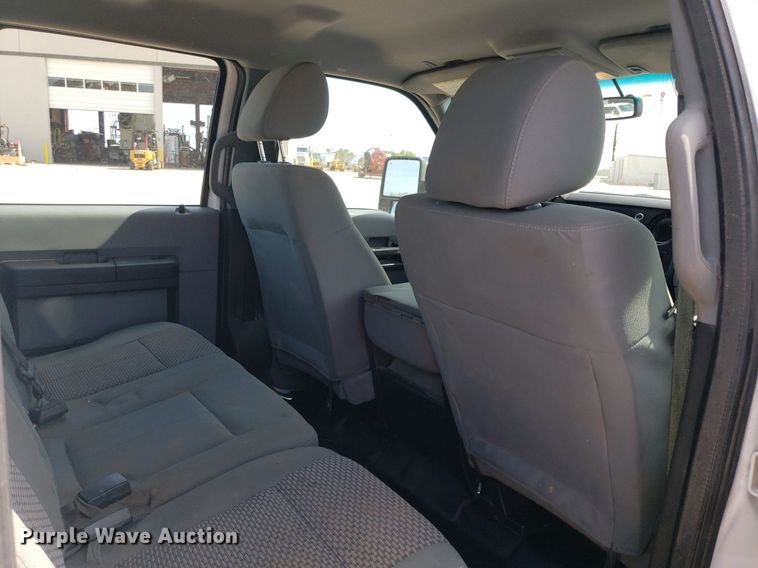 image for item IP9378 2016 Ford F350 Super Duty  Crew Cab flatbed pickup truck