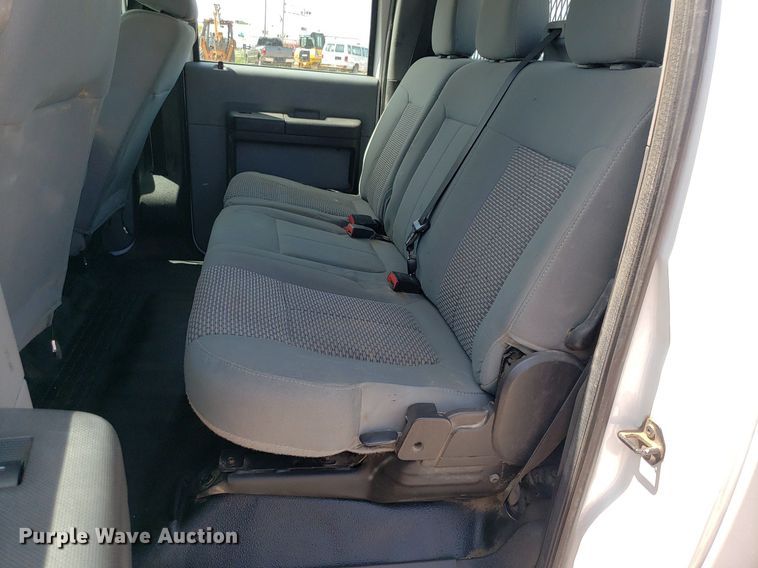 image for item IP9378 2016 Ford F350 Super Duty  Crew Cab flatbed pickup truck