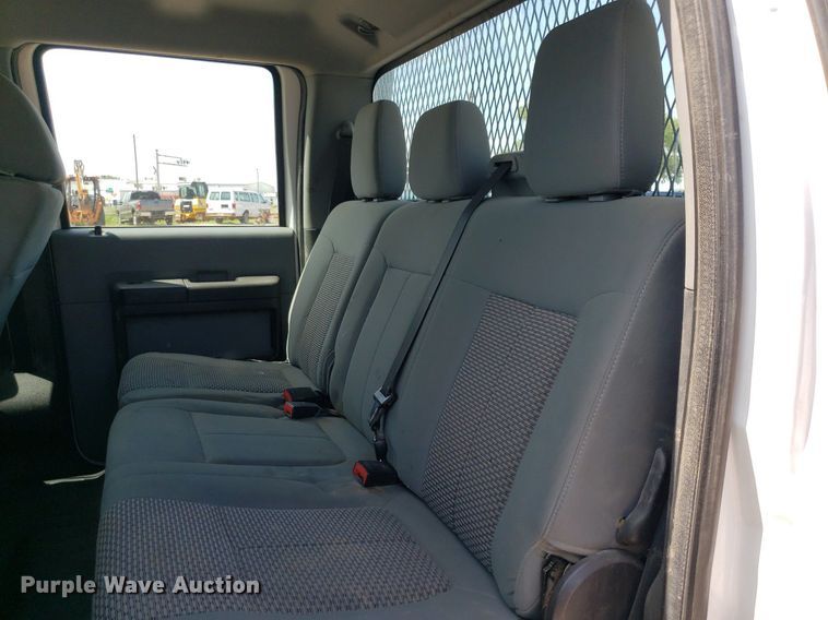 image for item IP9378 2016 Ford F350 Super Duty  Crew Cab flatbed pickup truck