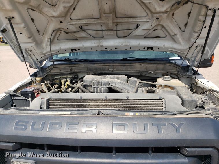 image for item IP9378 2016 Ford F350 Super Duty  Crew Cab flatbed pickup truck