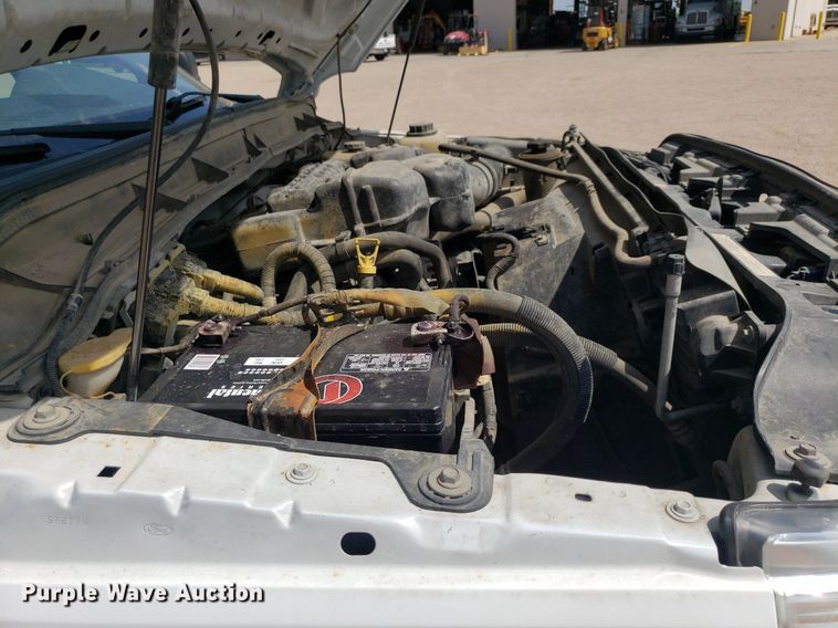 image for item IP9378 2016 Ford F350 Super Duty  Crew Cab flatbed pickup truck