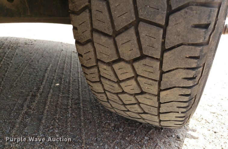 image for item IP9378 2016 Ford F350 Super Duty  Crew Cab flatbed pickup truck