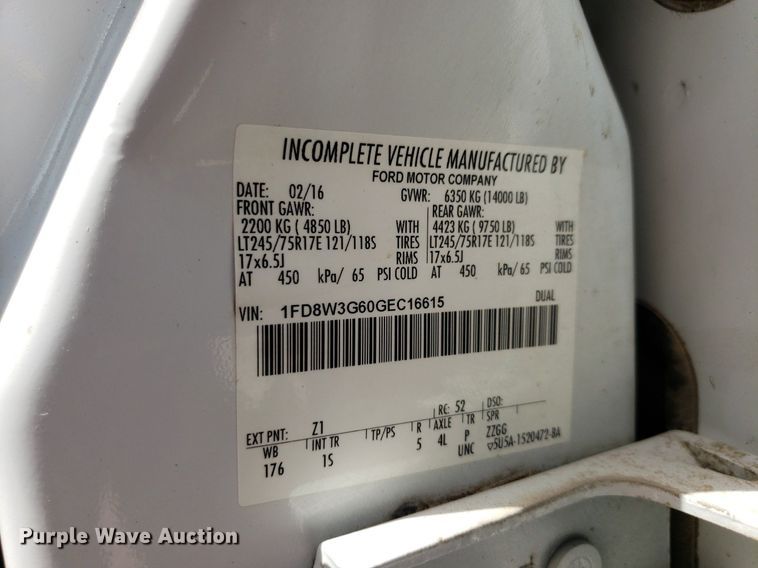 image for item IP9378 2016 Ford F350 Super Duty  Crew Cab flatbed pickup truck