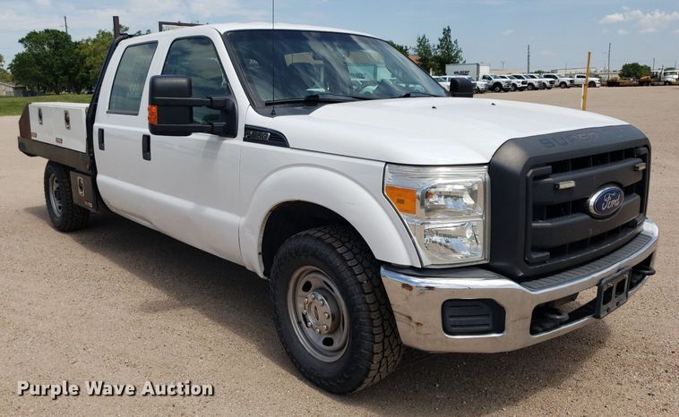 image for item IP9381 2016 Ford F250 Super Duty  Crew Cab flatbed pickup truck