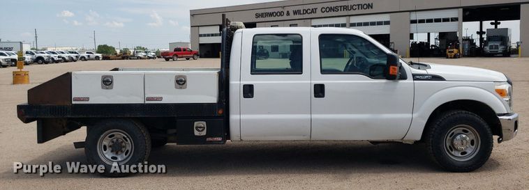 image for item IP9381 2016 Ford F250 Super Duty  Crew Cab flatbed pickup truck