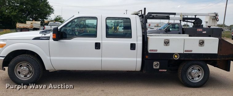 image for item IP9381 2016 Ford F250 Super Duty  Crew Cab flatbed pickup truck