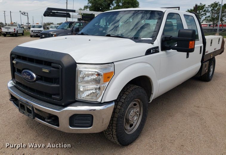 image for item IP9381 2016 Ford F250 Super Duty  Crew Cab flatbed pickup truck