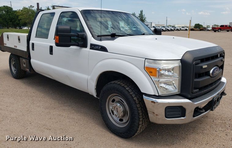 image for item IP9381 2016 Ford F250 Super Duty  Crew Cab flatbed pickup truck