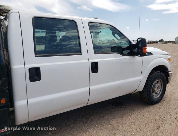 image for item IP9381 2016 Ford F250 Super Duty  Crew Cab flatbed pickup truck