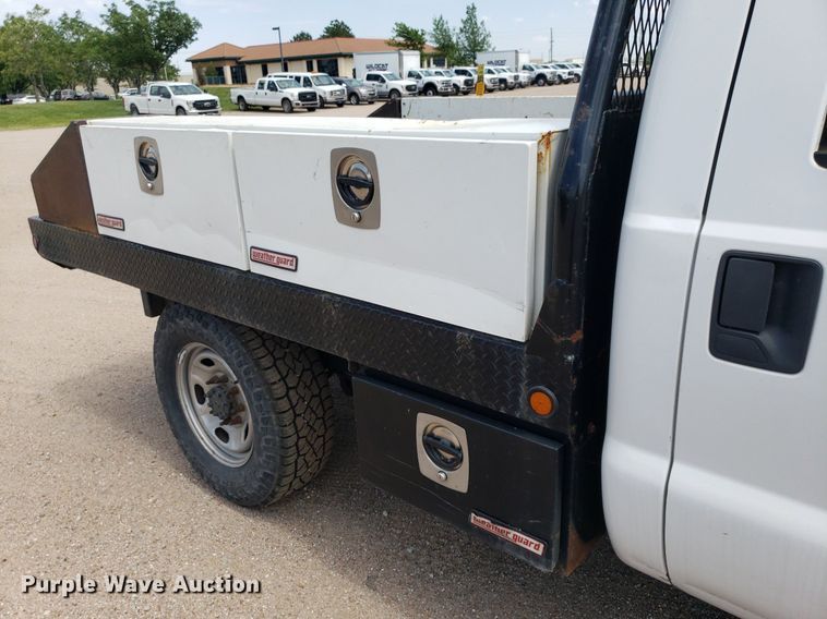 image for item IP9381 2016 Ford F250 Super Duty  Crew Cab flatbed pickup truck