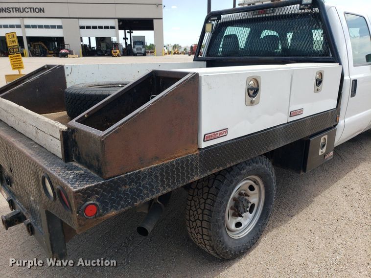 image for item IP9381 2016 Ford F250 Super Duty  Crew Cab flatbed pickup truck