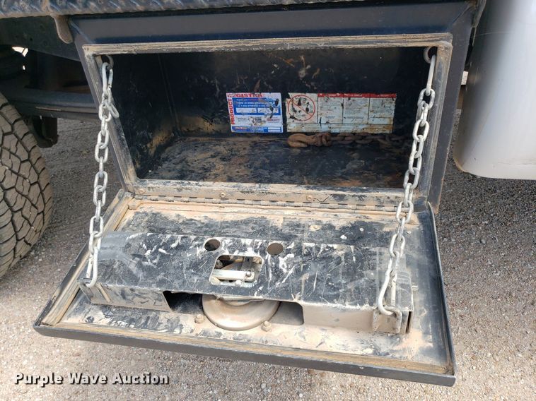 image for item IP9381 2016 Ford F250 Super Duty  Crew Cab flatbed pickup truck