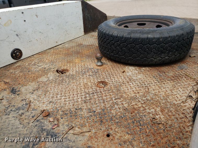 image for item IP9381 2016 Ford F250 Super Duty  Crew Cab flatbed pickup truck