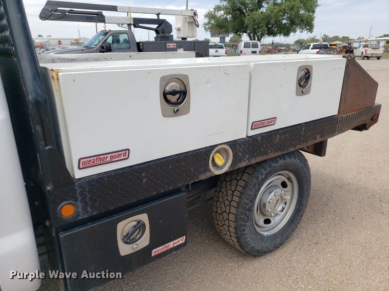 image for item IP9381 2016 Ford F250 Super Duty  Crew Cab flatbed pickup truck