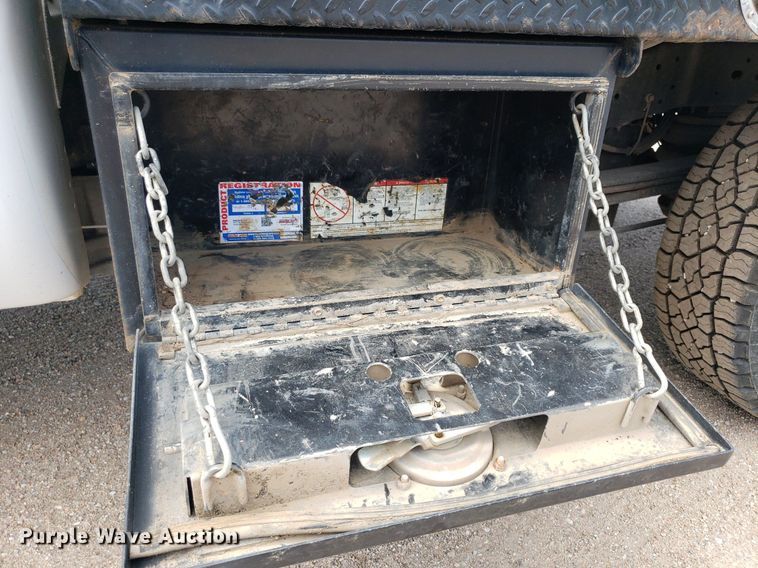 image for item IP9381 2016 Ford F250 Super Duty  Crew Cab flatbed pickup truck