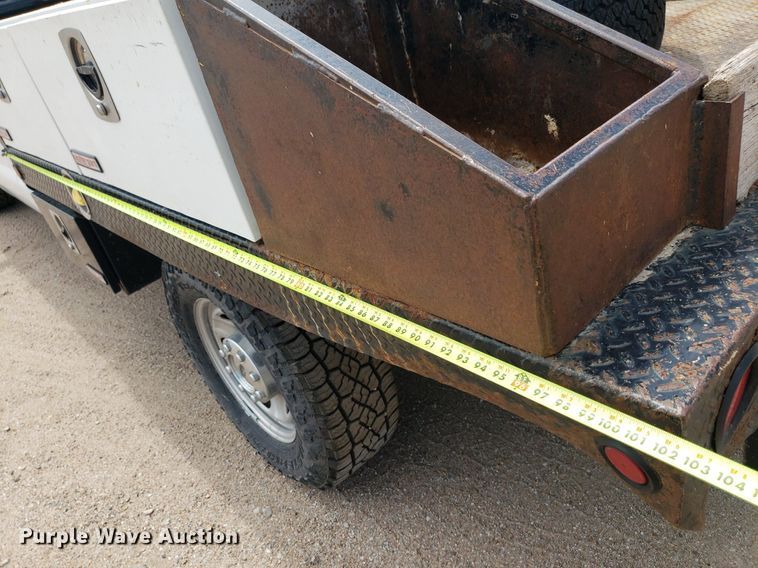 image for item IP9381 2016 Ford F250 Super Duty  Crew Cab flatbed pickup truck