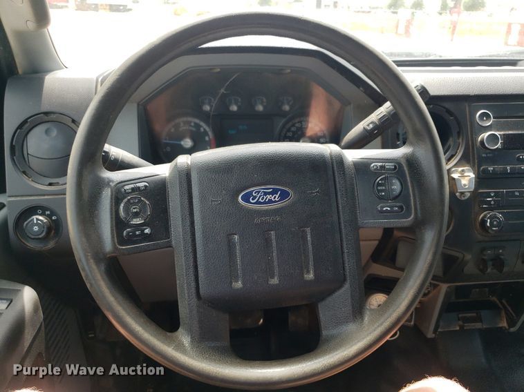 image for item IP9381 2016 Ford F250 Super Duty  Crew Cab flatbed pickup truck