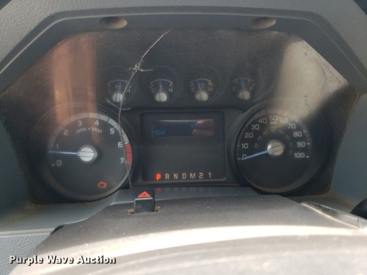 image for item IP9381 2016 Ford F250 Super Duty  Crew Cab flatbed pickup truck