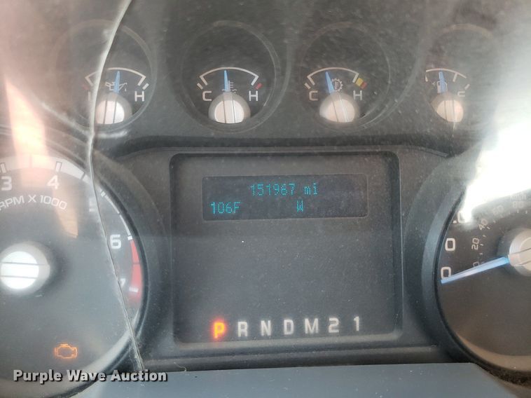 image for item IP9381 2016 Ford F250 Super Duty  Crew Cab flatbed pickup truck